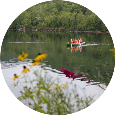des gens qui font du canot • Association pour la protection du lac Lambert