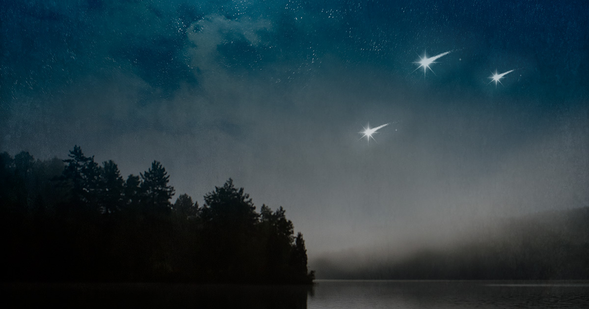 Étoiles filantes au dessus d'un lac